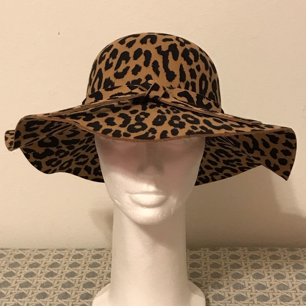 Cheetah Print Wide Brim Suede Hat